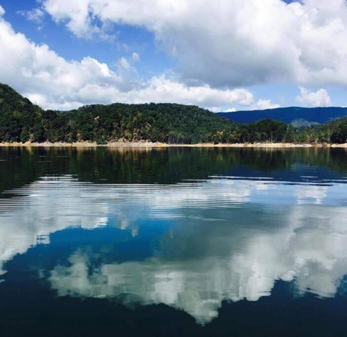 Cabin At The Cove At Watauga Lake Butler エクステリア 写真