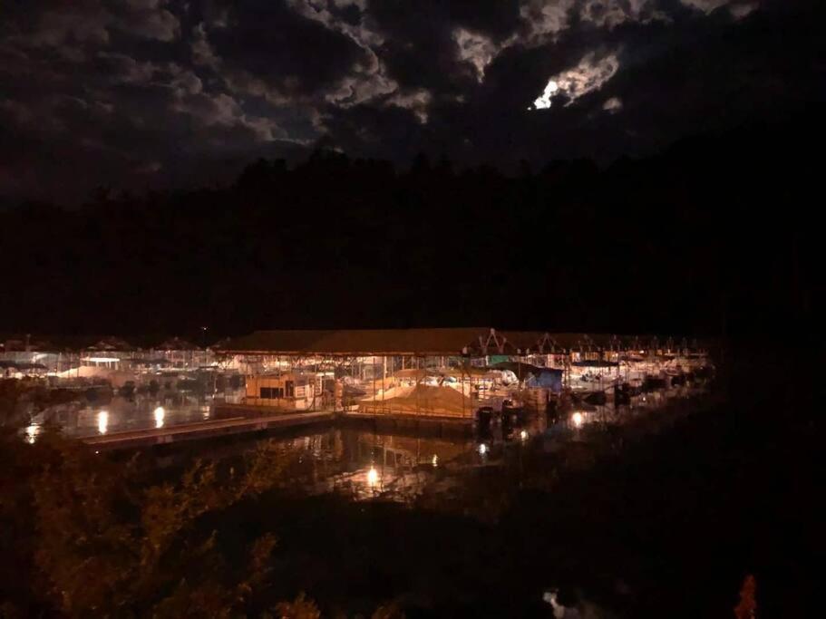 Cabin At The Cove At Watauga Lake Butler エクステリア 写真